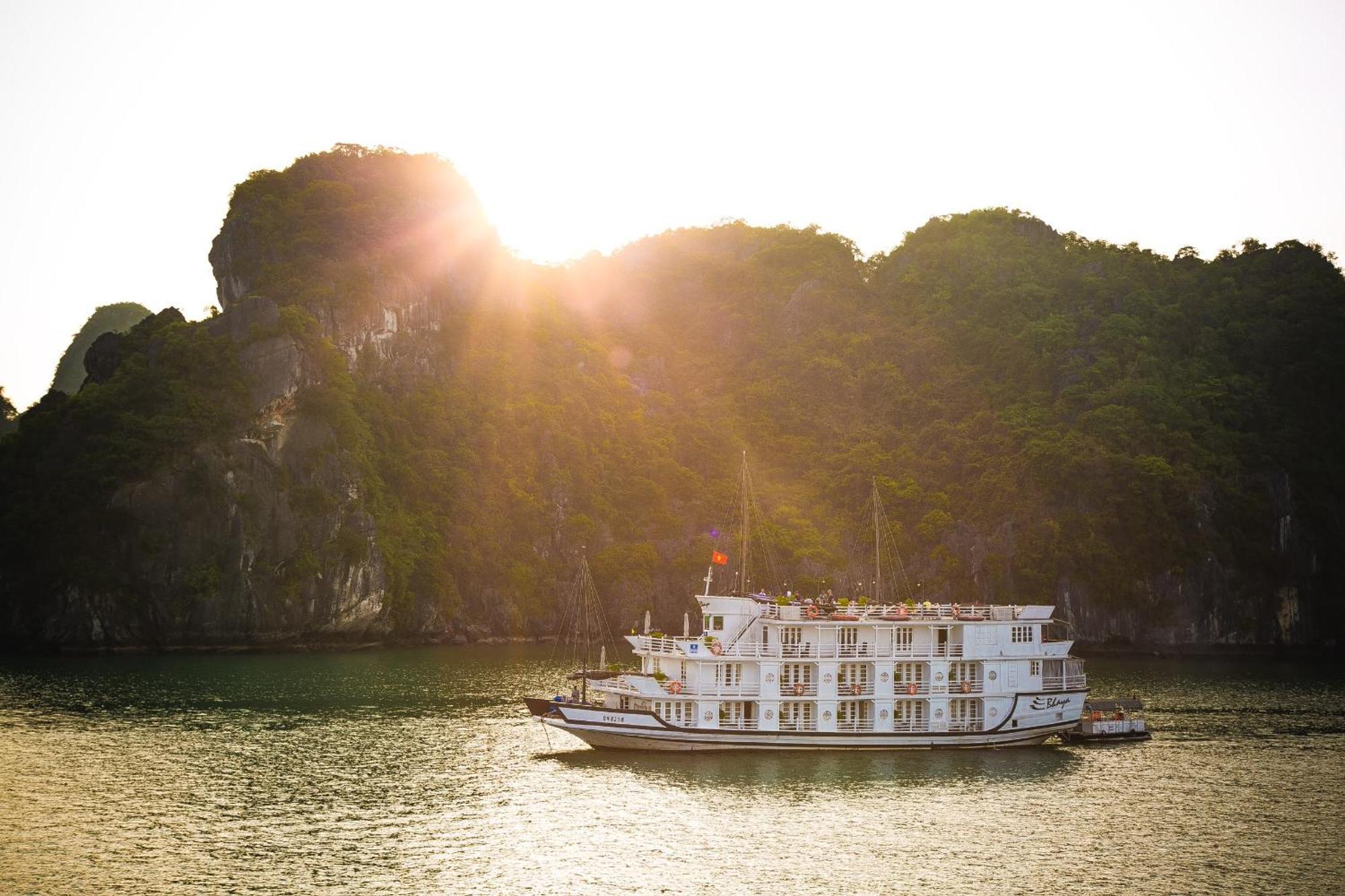 Le Journey Halong Bay Cruises Hotel Ha Long Exterior foto